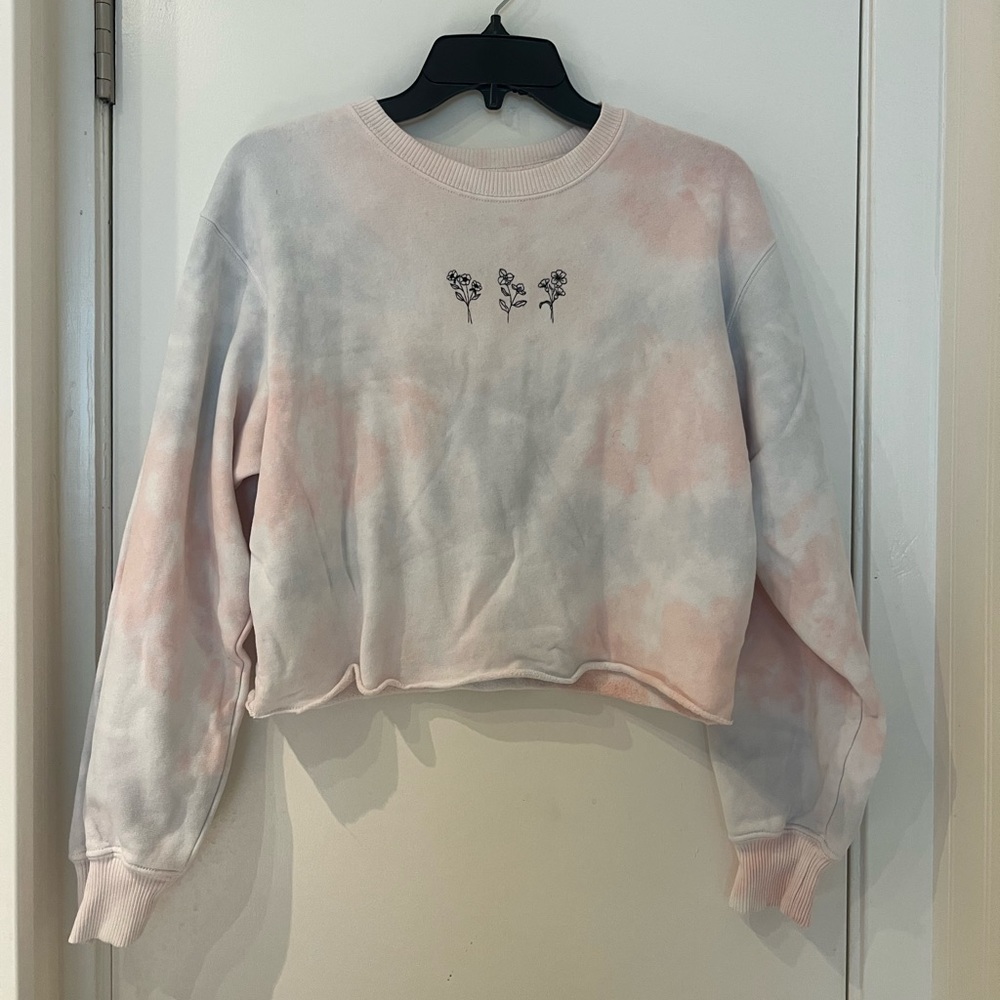 Hollister tie dye cropped crewneck with floral design